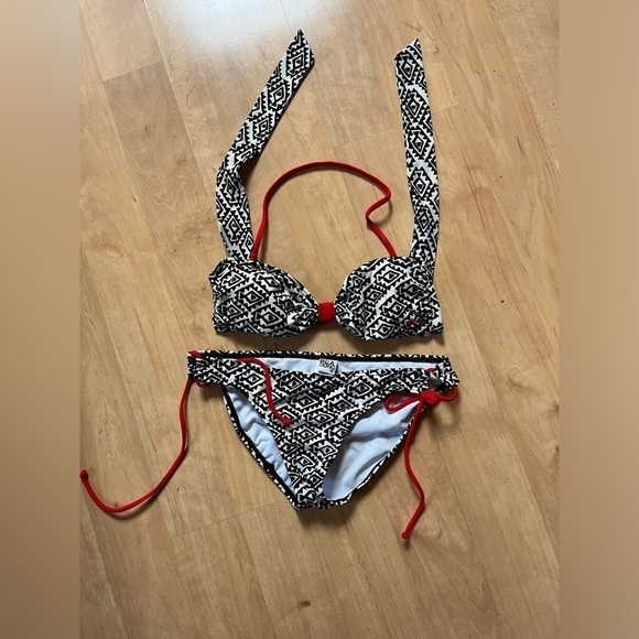 Billabong Batik Print Halter Neck Bikini, size M, Black/White/Red - Picture 1 of 4
